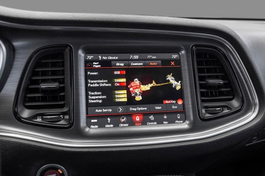 Детали интерьера Dodge Challenger SRT Demon (0914) 2018 года  (NO) (фото 15 из 40)